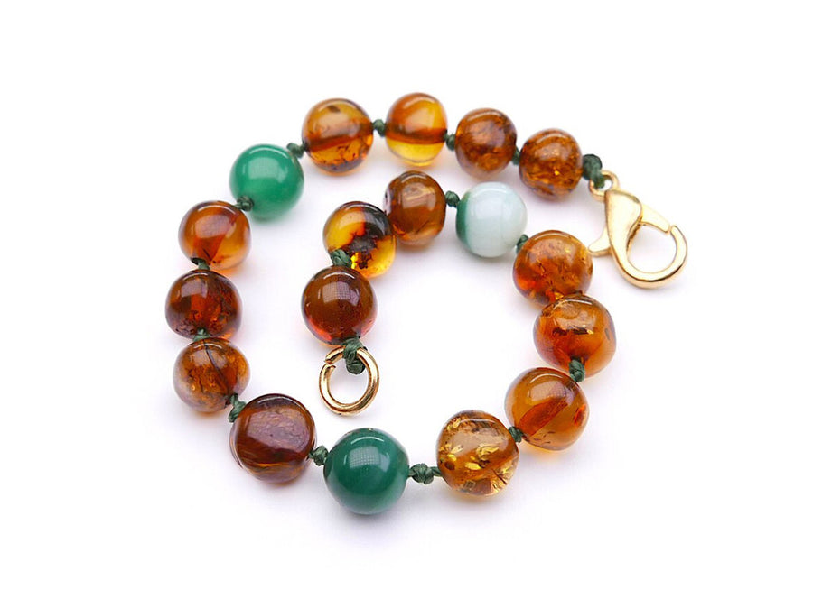 Pulsera calmante de ámbar báltico pulido coñac con detalles de ágata para bebés