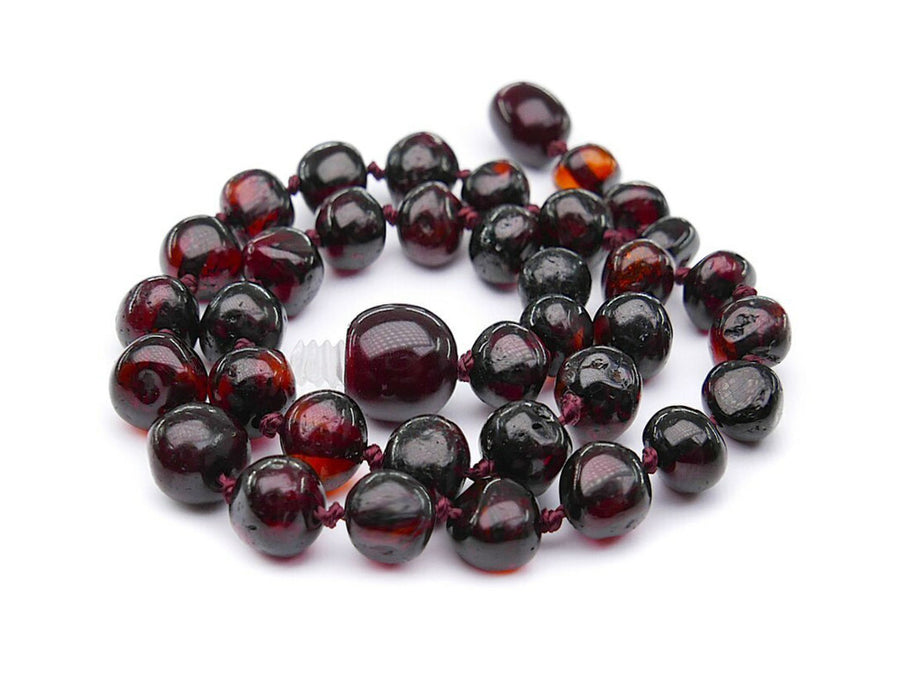 Tobillera de ámbar curativa en color cereza oscura, diseño seguro y cómodo para uso diario