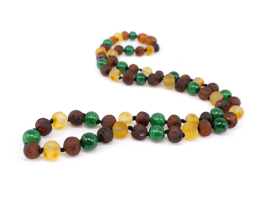 Collar de ámbar báltico con cuenta de jade, ideal para armonía y bienestar natural