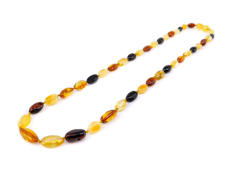 Collar de ámbar báltico pulido en tonos multicolores, diseño elegante y equilibrante