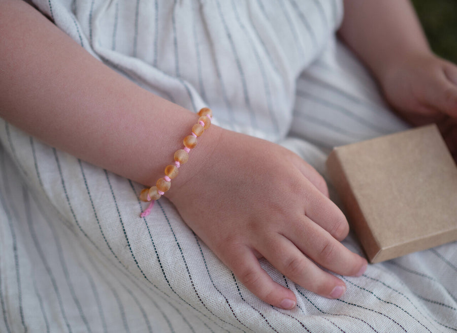Tobillera de ámbar báltico crudo para dentición con cordón rosa