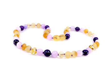 Collar de dentición para bebé con ámbar báltico, cuarzo rosa y calcedonia púrpura