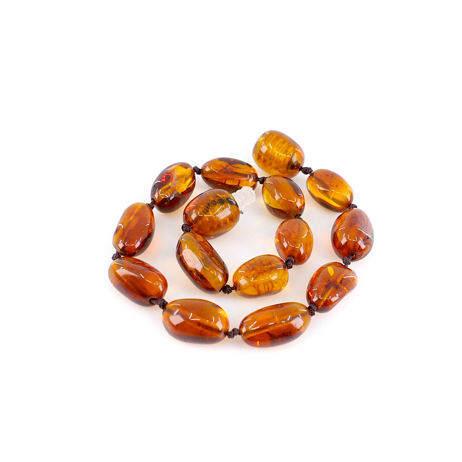 Accesorio de ámbar pulido color cognac para aliviar la dentición del bebé