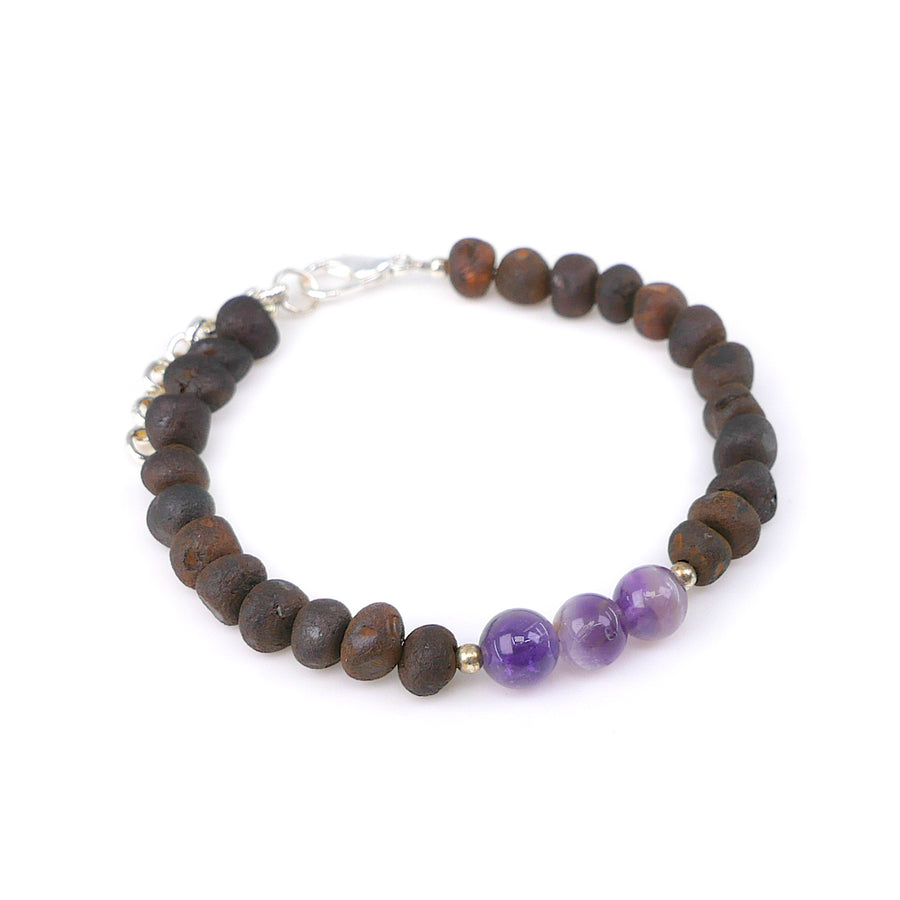 Pulsera artesanal para niño con ámbar crudo y amatista, ideal para Piscis