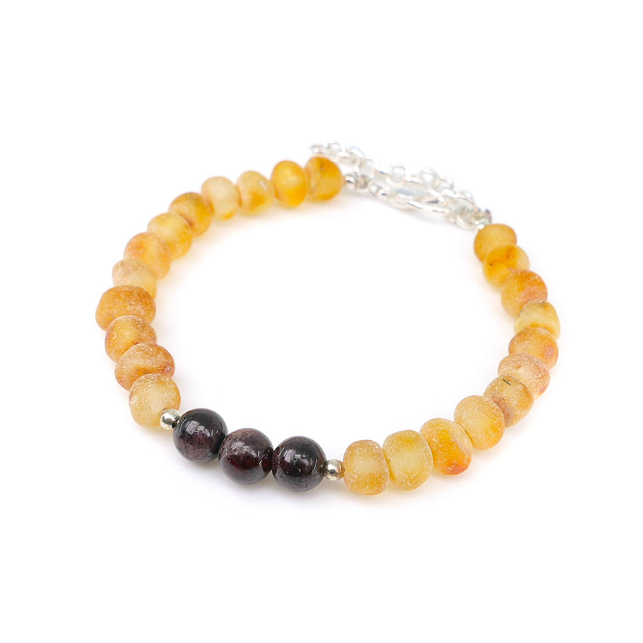 Pulsera infantil con cuentas barrocas de ámbar y granate, ideal para Acuario