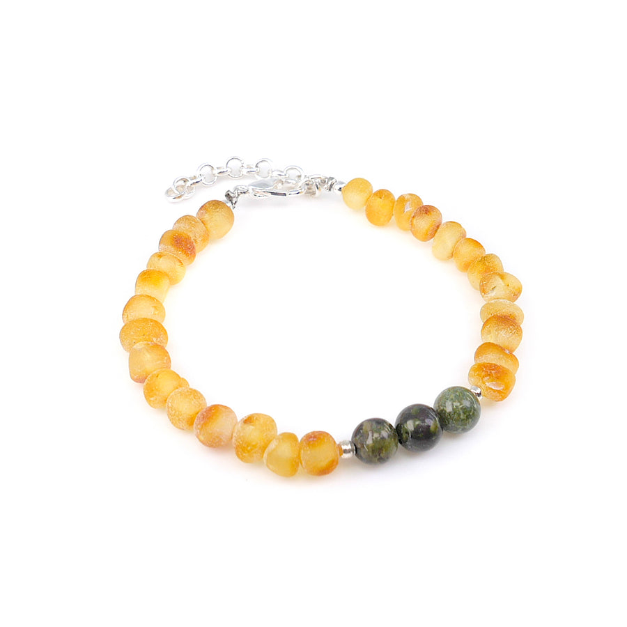 Pulsera infantil artesanal con cuentas de ámbar báltico y piedra heliotropo